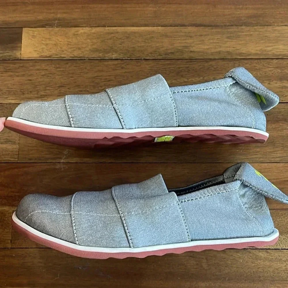 Royal Elastics silver slip on shoes - Picture 2 of 7